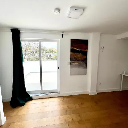 9 - Double Bedroom With Shared Bathroom & Terrace * Oeiras
