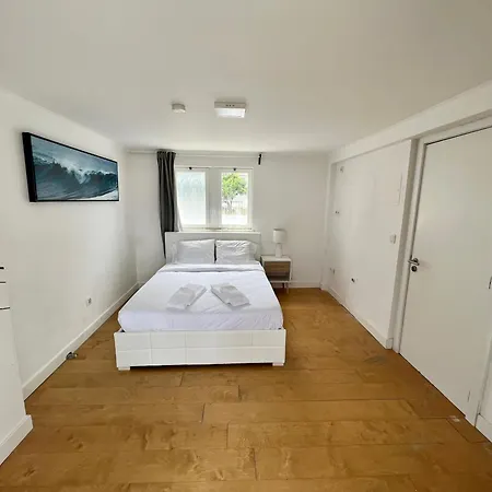 9 - Double Bedroom With Shared Bathroom & Terrace Guest house