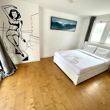 9 - Double Bedroom With Shared Bathroom & Terrace