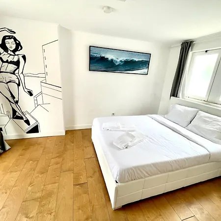 Private 9 - Double Bedroom With Private Bathroom & Terrace *