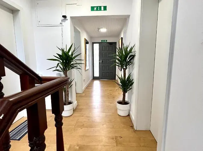 Private 9 - Double Bedroom With Private Bathroom & Terrace בית הארחה