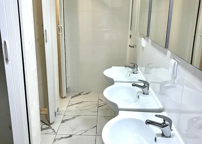 Private 9 - Double Bedroom With Private Bathroom & Terrace *