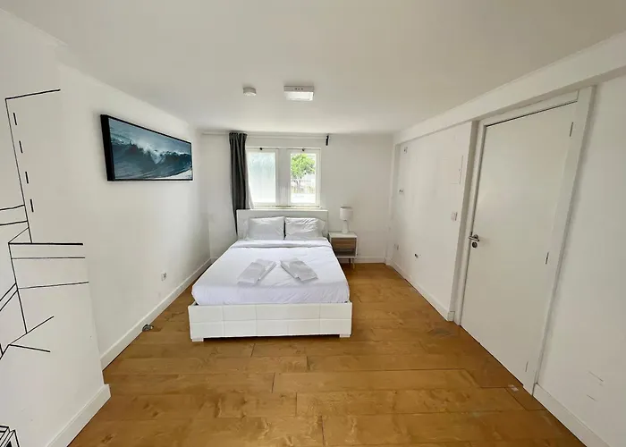 Private 9 - Double Bedroom With Private Bathroom & Terrace בית הארחה