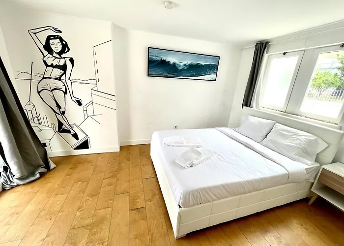 Private 9 - Double Bedroom With Private Bathroom & Terrace *